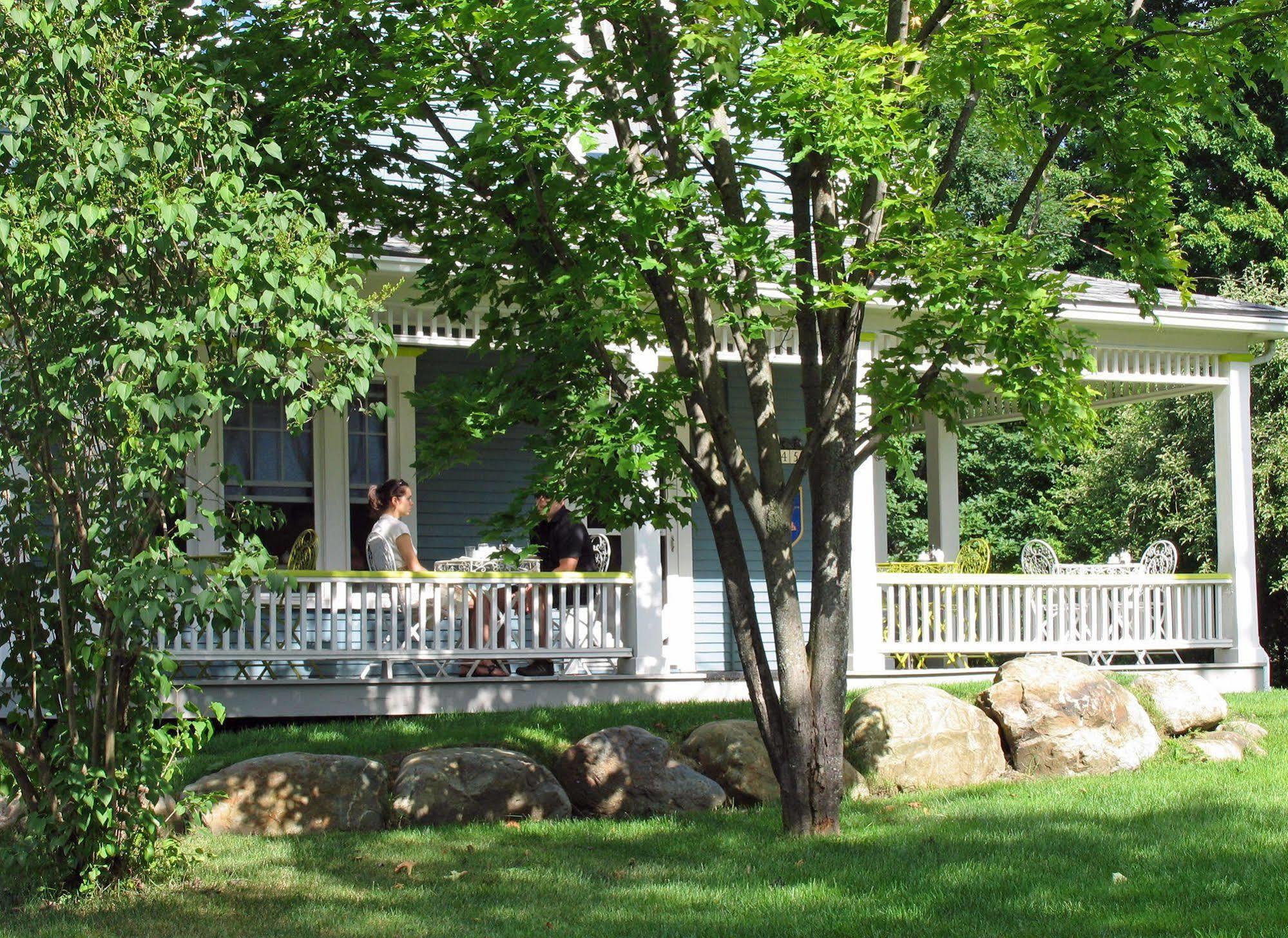 Hotel La Belle Victorienne Magog Exterior foto